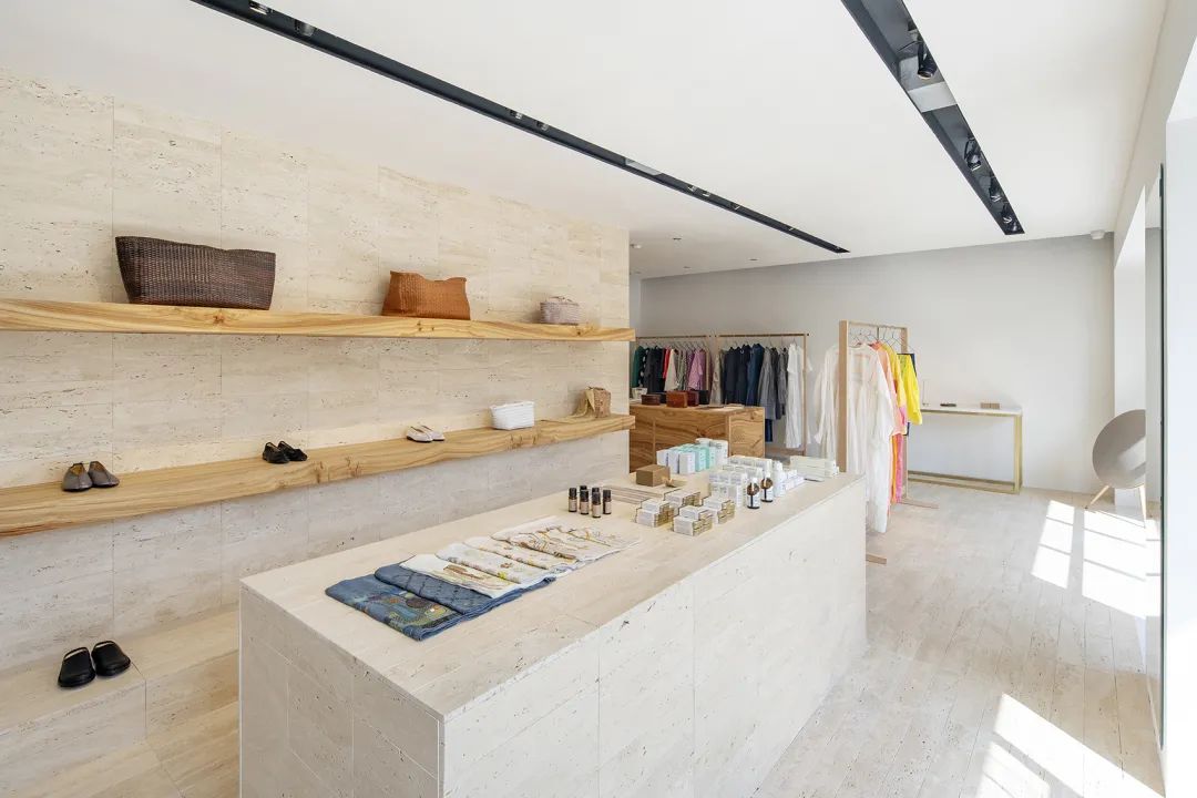 ，trip&things日本滋賀縣草津町精品選物店室內設計／Koyori Architects