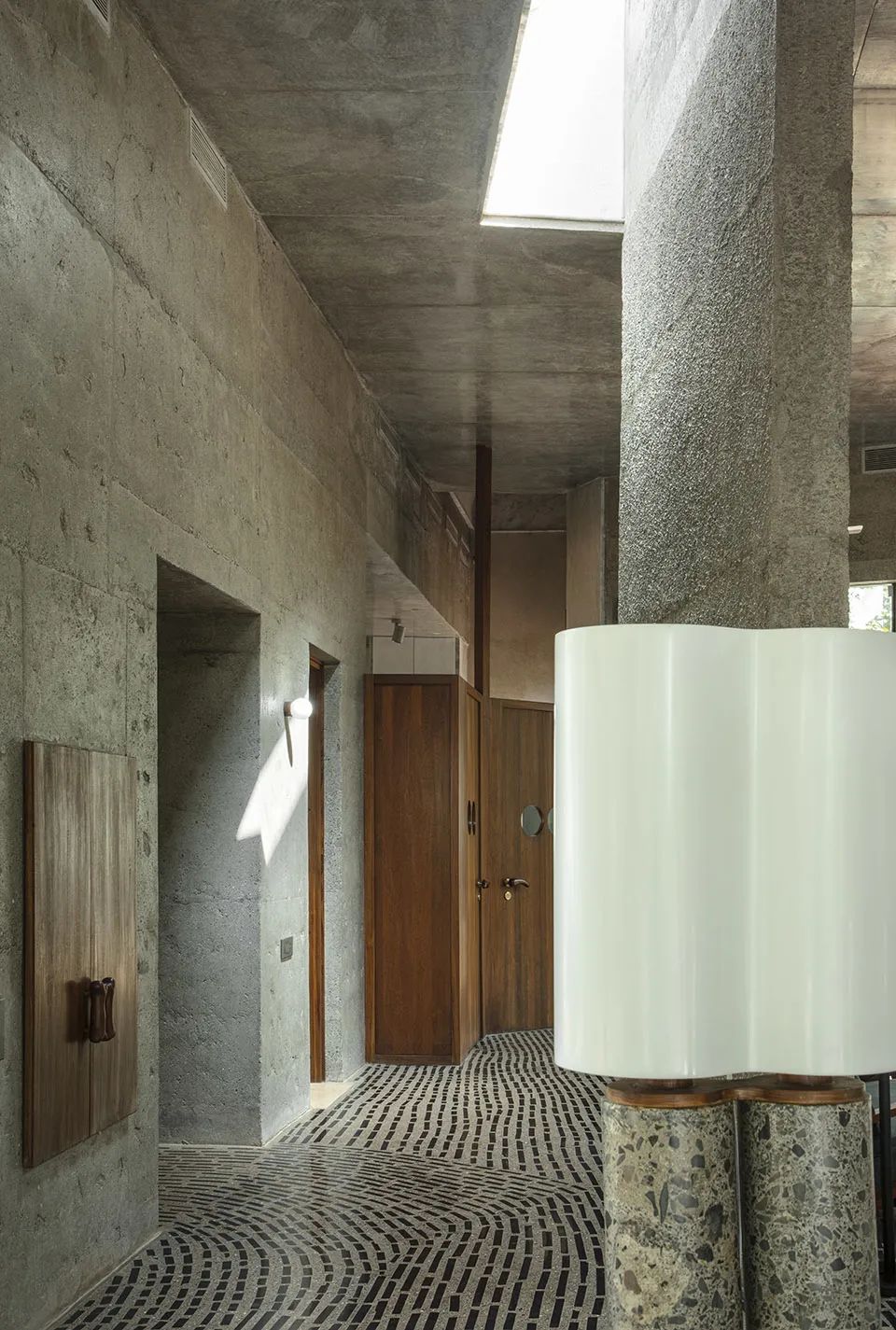 玄關 印度混凝土實驗住宅 India House of Concrete Experiments／Samira Rathod Design Atelier