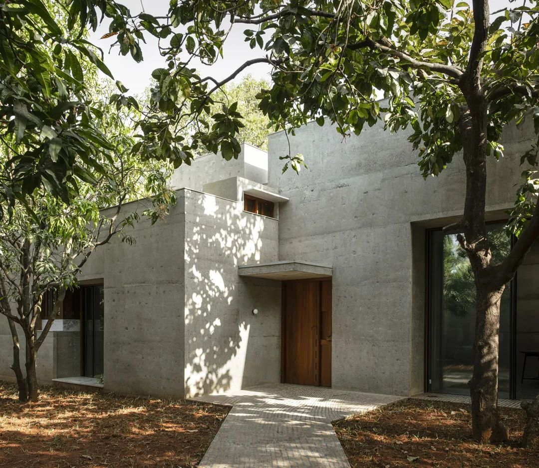 主屋入口 印度混凝土實驗住宅 India House of Concrete Experiments／Samira Rathod Design Atelier