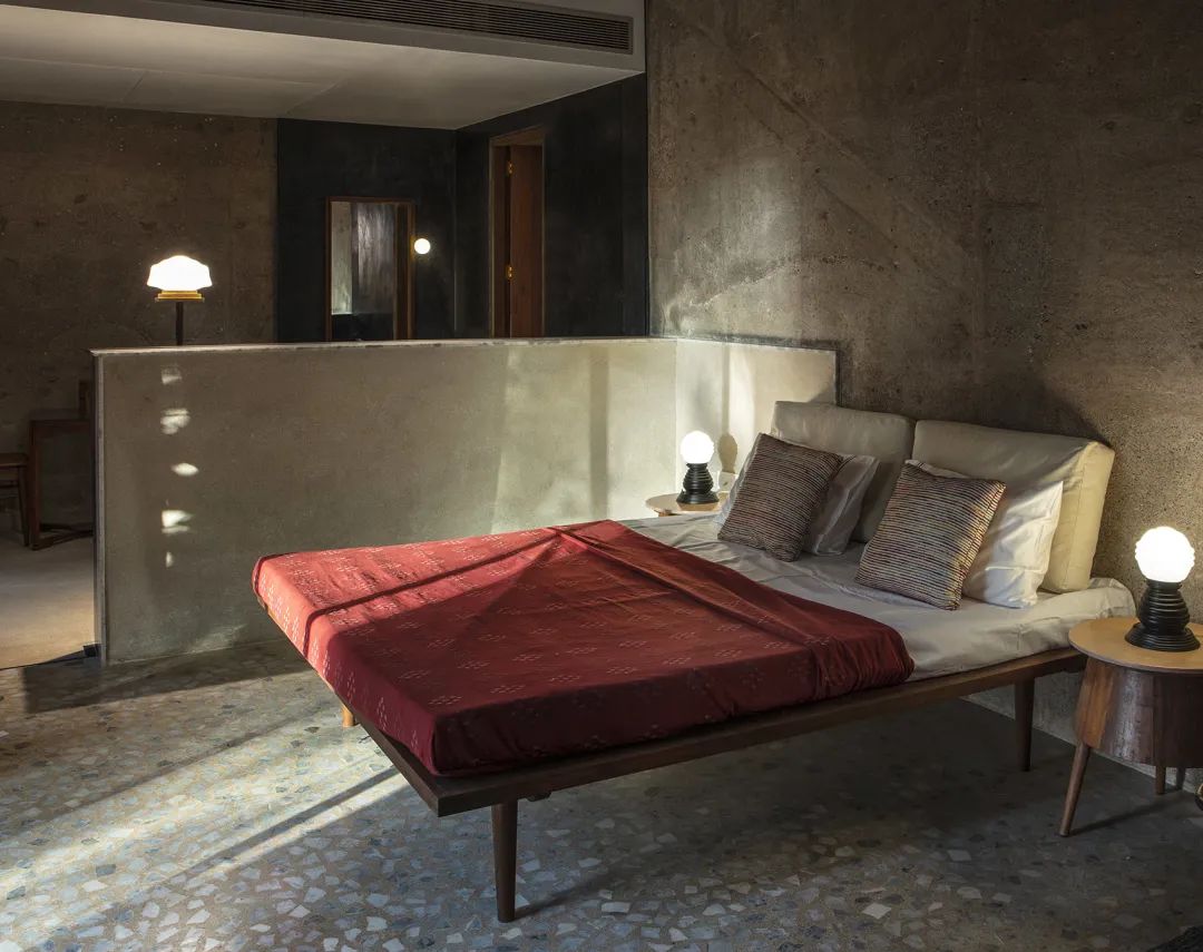 客房臥室 印度混凝土實驗住宅 India House of Concrete Experiments／Samira Rathod Design Atelier