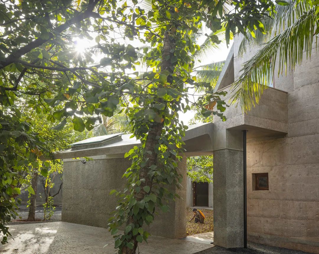 基地入口 印度混凝土實驗住宅 India House of Concrete Experiments／Samira Rathod Design Atelier