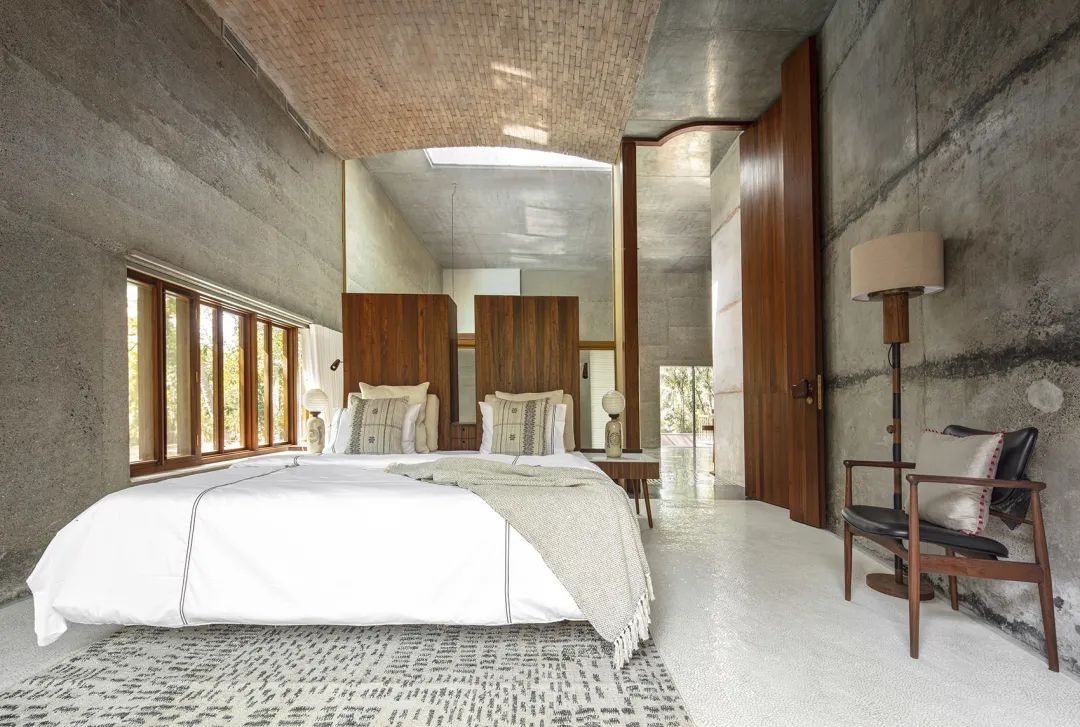 主屋臥室 印度混凝土實驗住宅 India House of Concrete Experiments／Samira Rathod Design Atelier