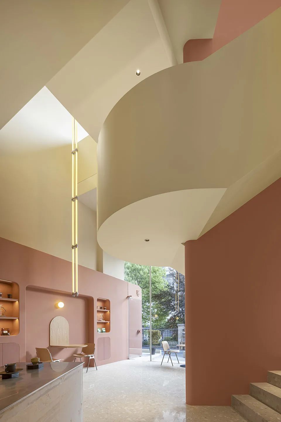 從吧檯區望向入口方向 甜點餐廳室內設計 杭州十二糖法式甜品·江南岸店／杭州觀堂設計