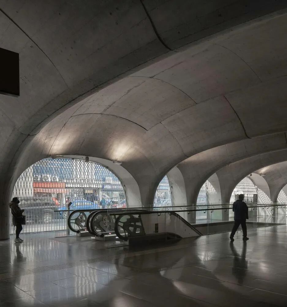 聖地亞哥地鐵站Plaza de Armas Metro Station Building／Beals Lyon Arquitectos