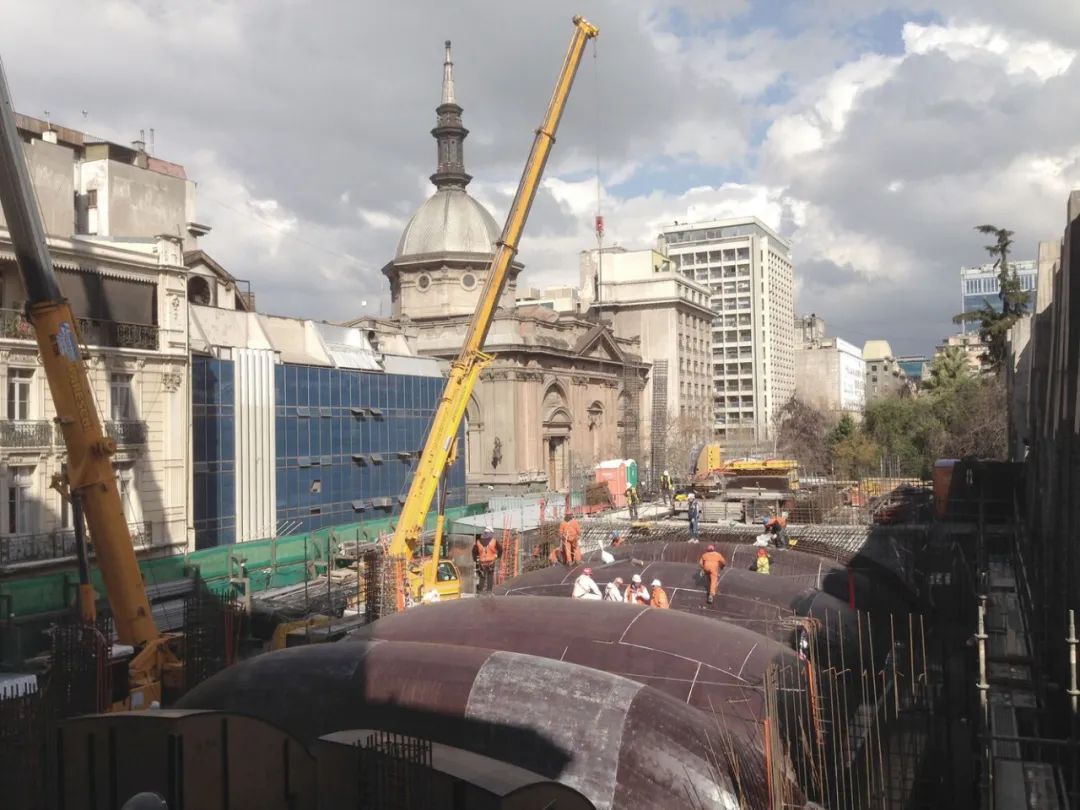 聖地亞哥地鐵站Plaza de Armas Metro Station Building／Beals Lyon Arquitectos