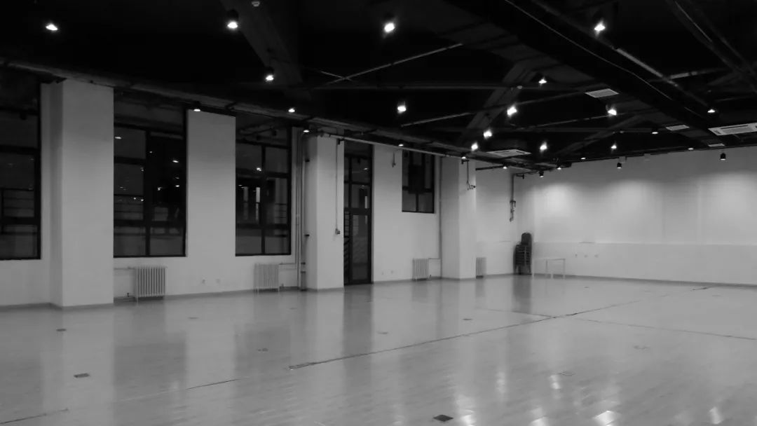 新太陽學生活動中心室內空間改造前Interior Space before the Renovation 北京大學新太陽小劇場看台裝置／扉建築 FEI Architects