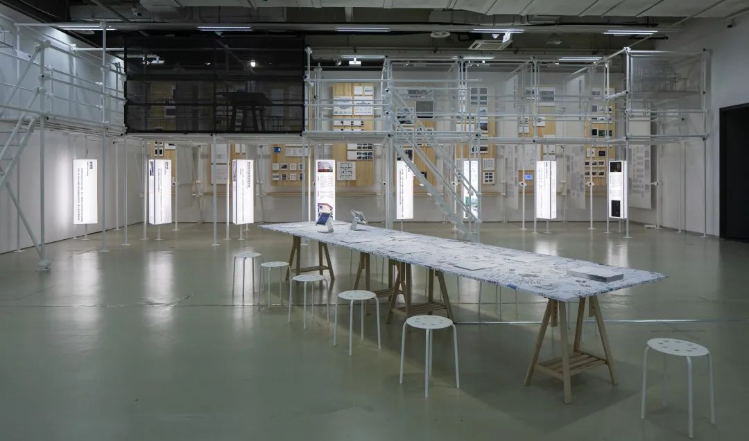 展覽的「建築的無為」聚焦建築師謝英俊關於現代民居以及「沒有建築師的建築」的探索。謝英俊長年致力於生態建築的設計與建設