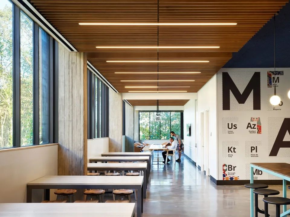 美國華盛頓大學北校區學生餐廳CENTER TABLE University of Washington／Graham Baba Architects