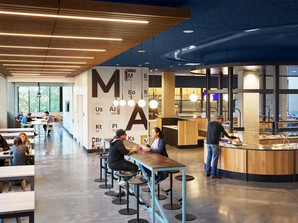 美國華盛頓大學北校區學生餐廳CENTER TABLE University of Washington／Graham Baba Architects