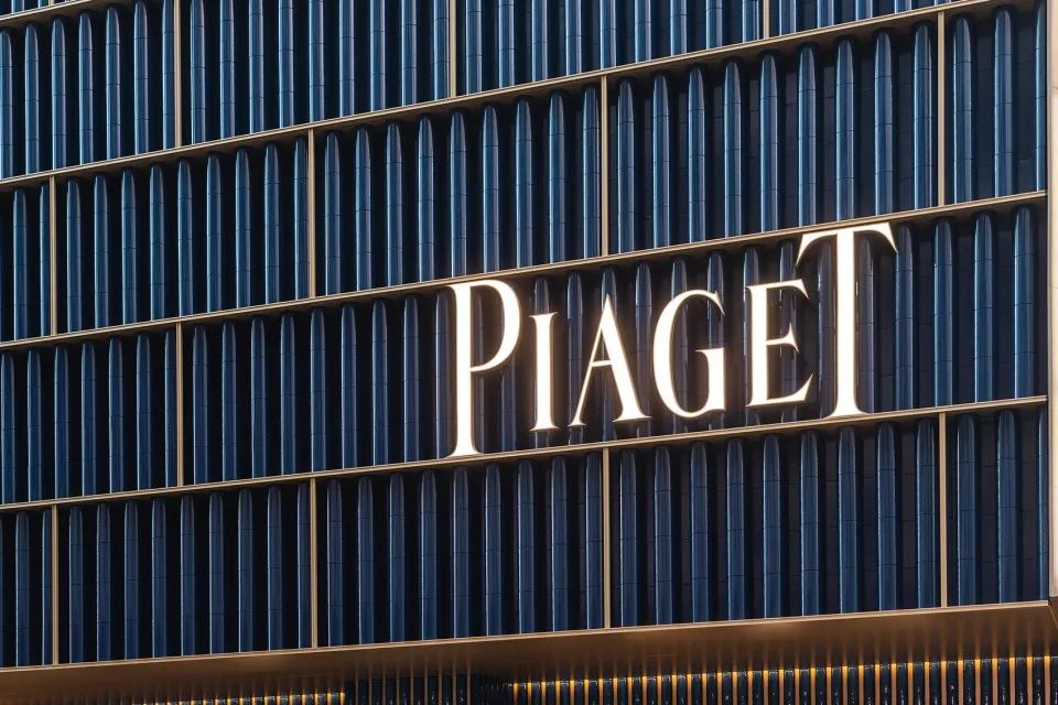 Salon Piaget Hong Kong 全新立面由釉面瓷磚與金屬和混凝土構成