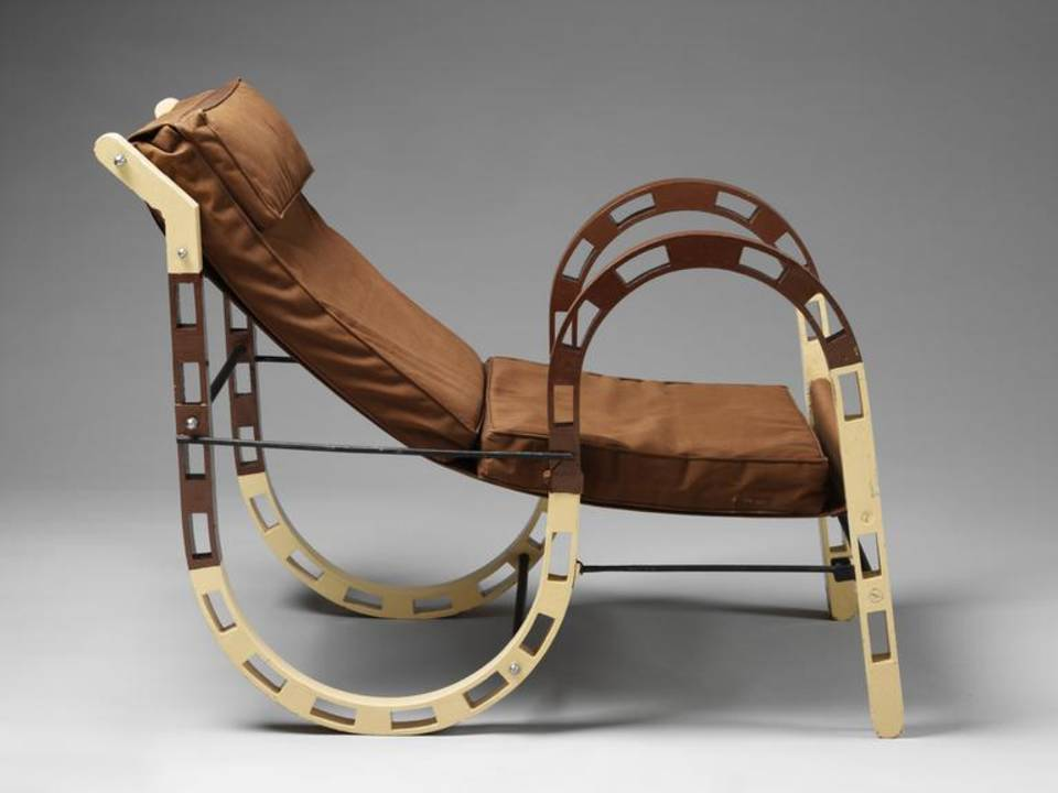 Museum number: CIRC.579-1971