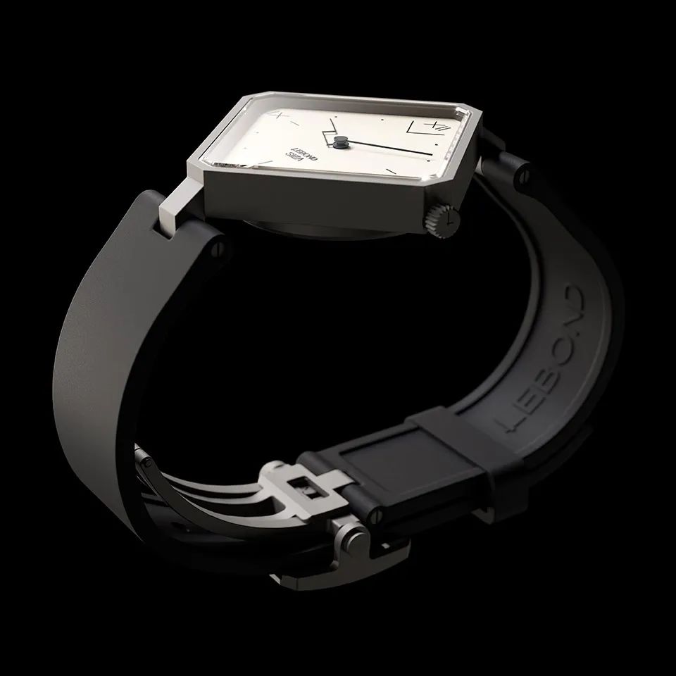 錶帶是由黑色氟橡膠(FKM / FPM)製作而成，配有展開式摺疊扣，舒適耐用