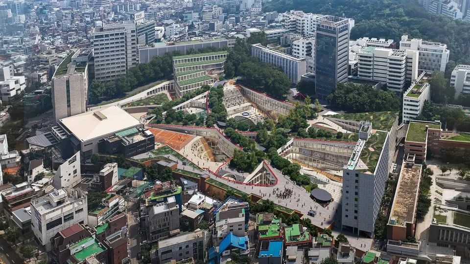 新弘大校園建築案為 OMA 在首爾文化計畫的參與寫下新的一章。這是一件拋開常規定義標籤的作品,是建築設計、總體規劃以及景觀設計的結合。OMA有意地讓新校園與周邊環境相融合,讓其逐漸地被探索發現,以此重築大學與社區昔日的緊密聯繫