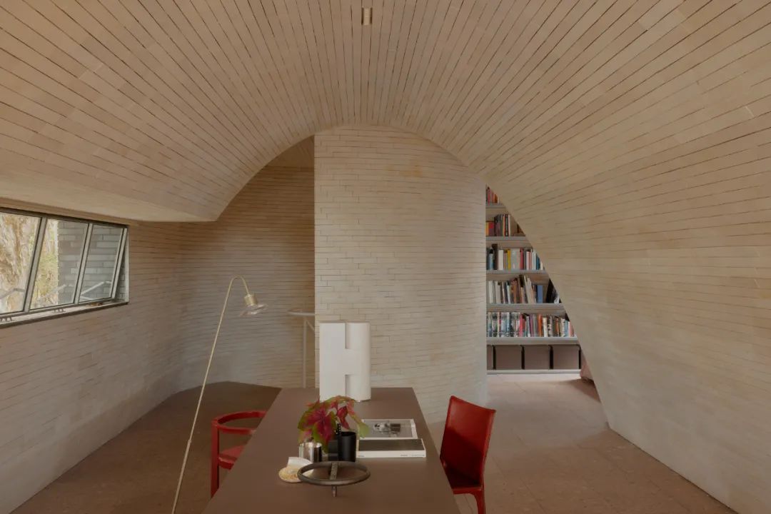 澳洲建築師 William Smart 改造雪梨老倉庫 Stokes 14 住宅