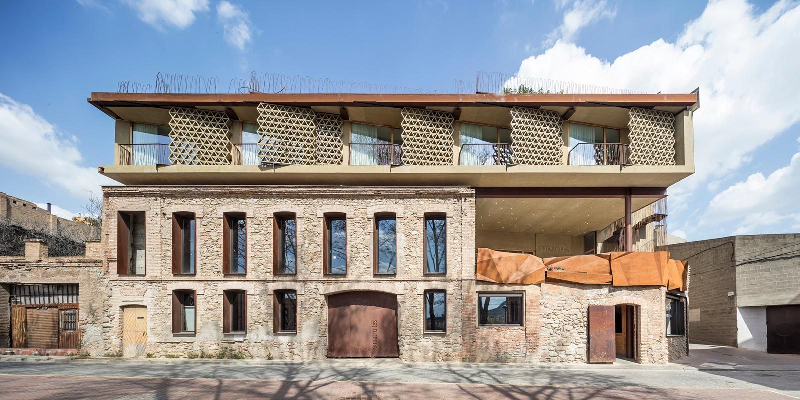 Hotel Somiatruites 是舊建築改造的酒店