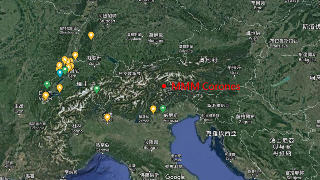 從 Google 衛星圖上可以看到,MMM Corones 在群山圍繞之間