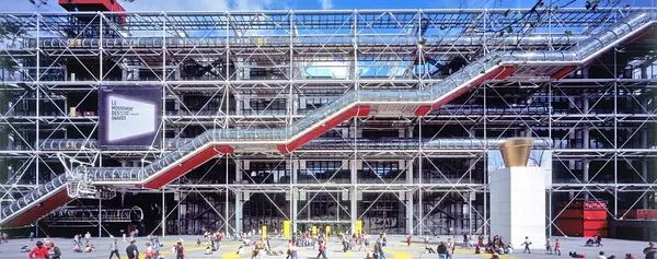 Richard Rogers、Renzo Piano與Edmund Happold、Peter Rice合作設計的巴黎龐畢度中心（Centre Georges Pompidou，1977）（圖29）