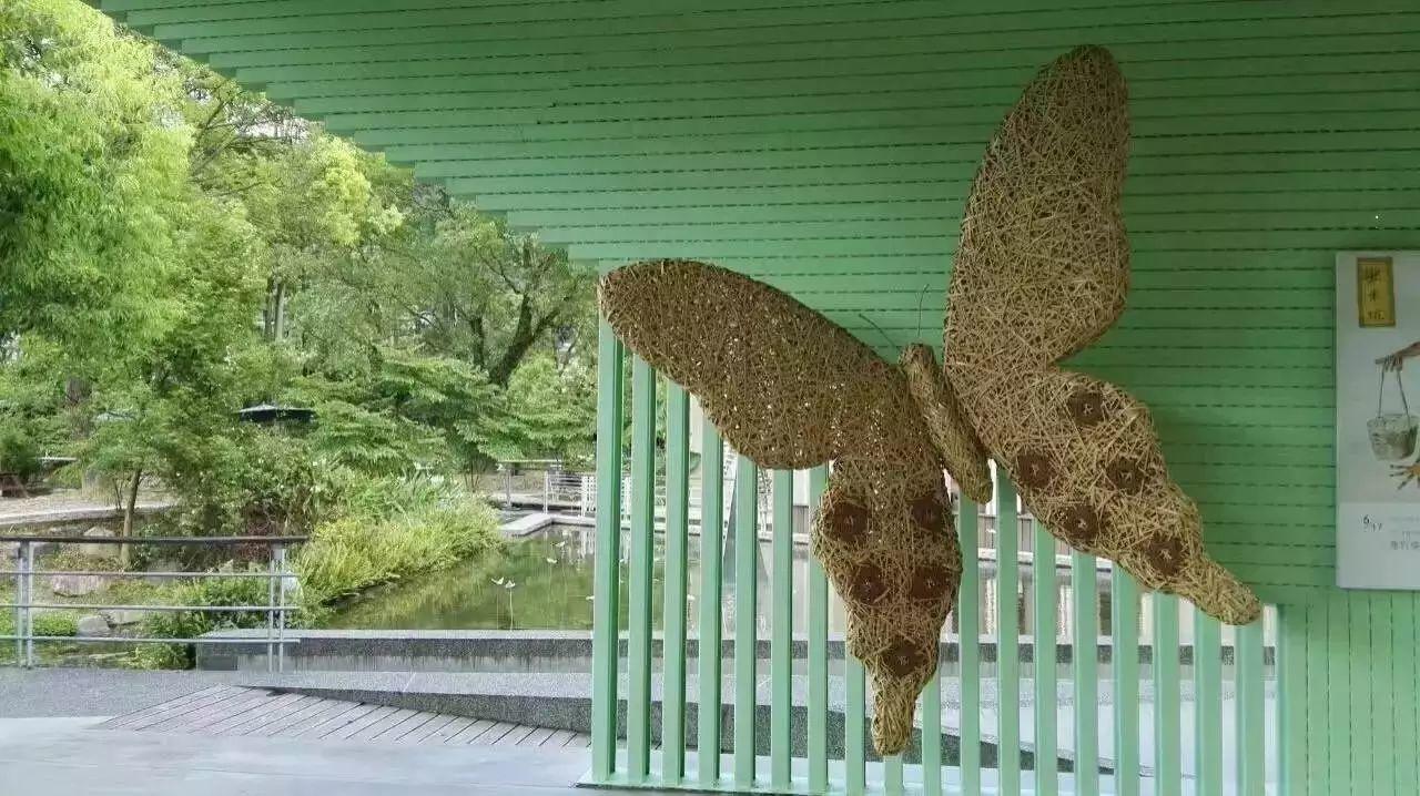 阪茂（Shigeru Ban）紙教堂旁的南投桃米生態園區／邱文傑建築師
