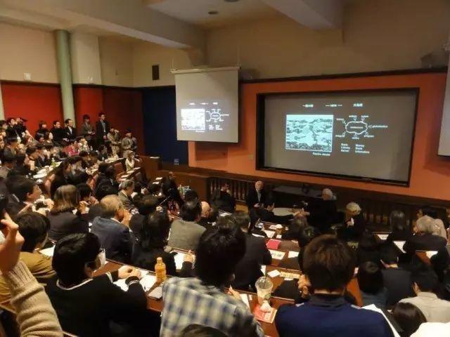 對談・東大BIG3 | 槇文彥 + 磯崎新 + 原広司 講座現場:這場研討會內容包羅萬像似人生漫談,本文試圖抽取和整理出一些有意思的片段與大家分享。