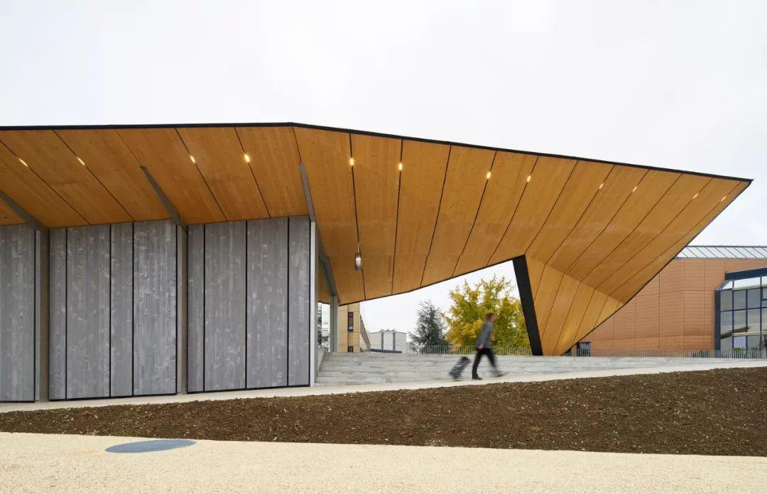 同一屋簷下 / 隈研吾建築都市設計