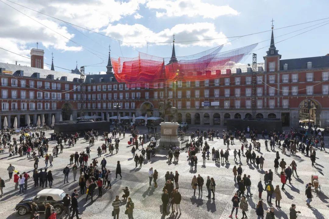 世界文化遺產馬德里主廣場上空飄來了『彩雲』