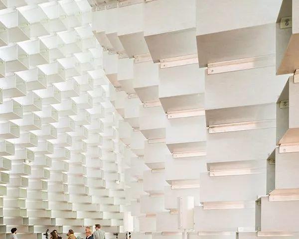 BIG 與 Fiberline 合作的蛇形藝廊