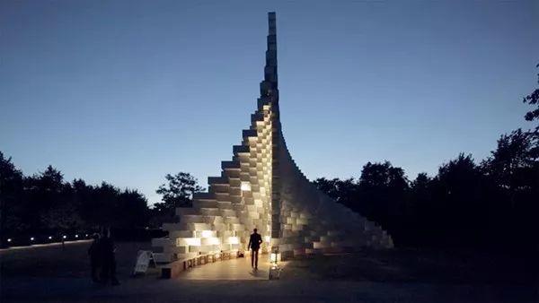 BIG 與 Fiberline 合作的蛇形藝廊