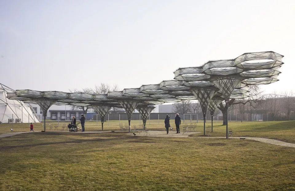 BIG 與 Fiberline 合作的蛇形藝廊