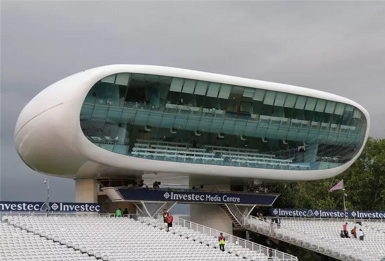 倫敦倫敦英國板球總部板球場(Lord's Cricket Ground)的J‧P‧摩根媒體中心(J.P. Morgan Media Centre)/Future Systems建築師事務所(Amanda Levete+Jan Kaplický)