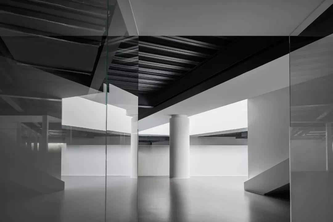 北京三區美術館，在黑白格調中尋覓自我突破 / 寸設計