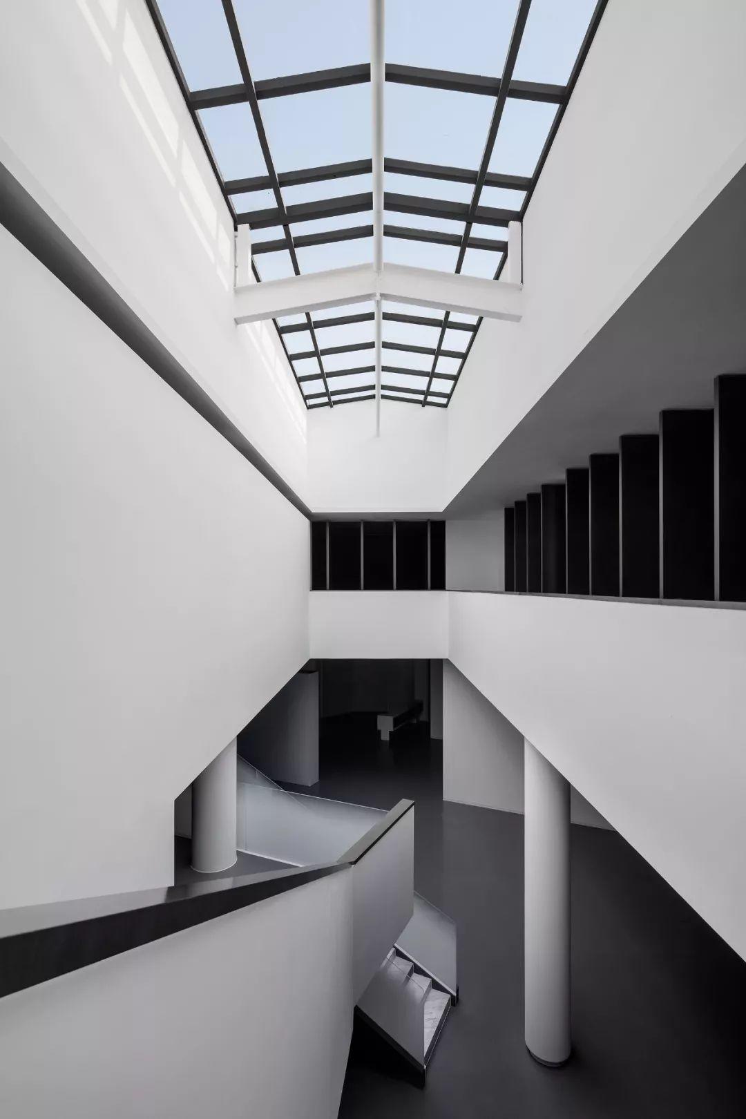 北京三區美術館，在黑白格調中尋覓自我突破 / 寸設計