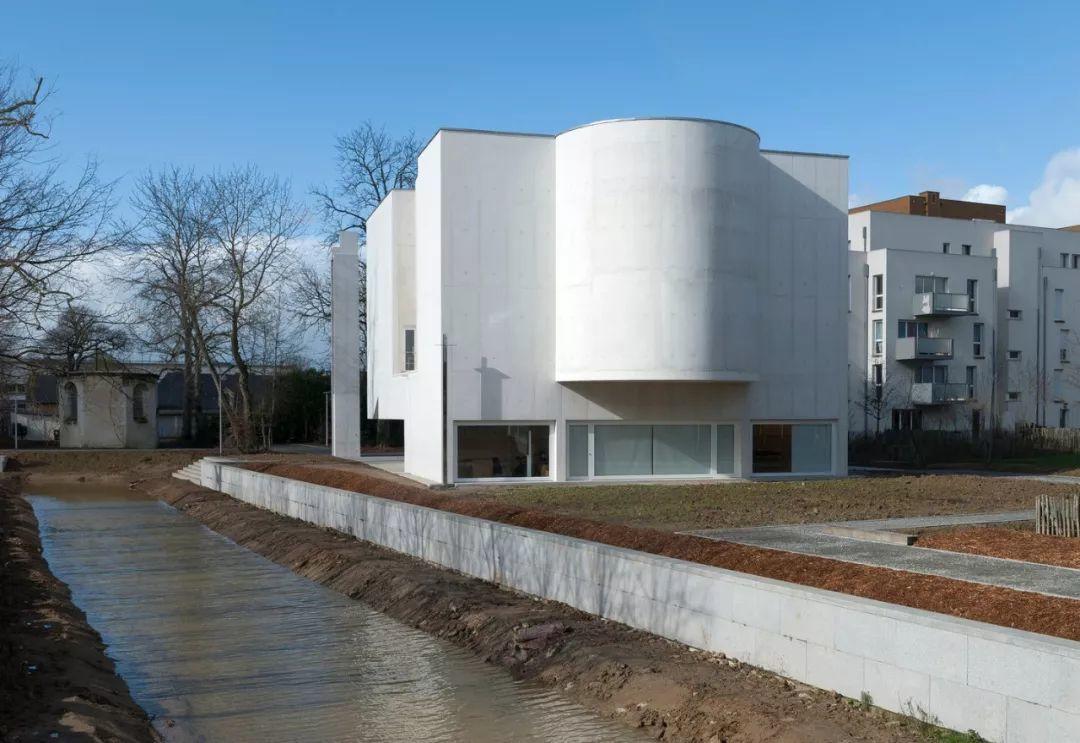 Alvaro Siza - New Church of Saint-Jacques de la Lande 