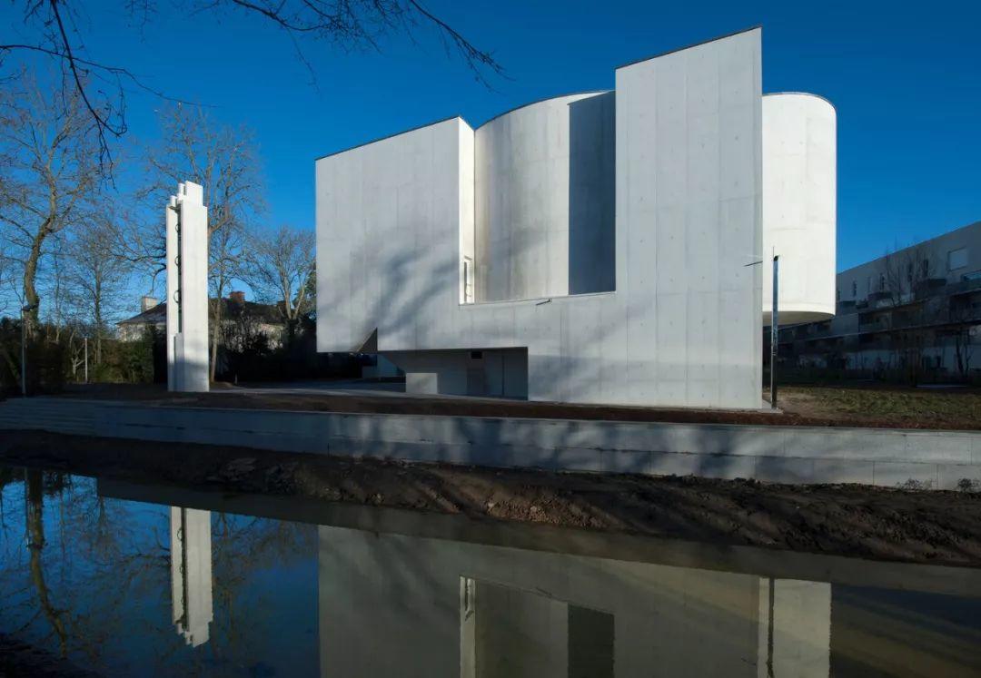 Alvaro Siza - New Church of Saint-Jacques de la Lande 