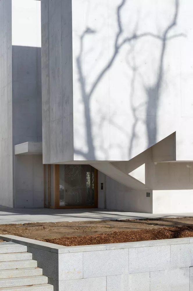 Alvaro Siza - New Church of Saint-Jacques de la Lande Alvaro Siza - New Church of Saint-Jacques de la Lande
