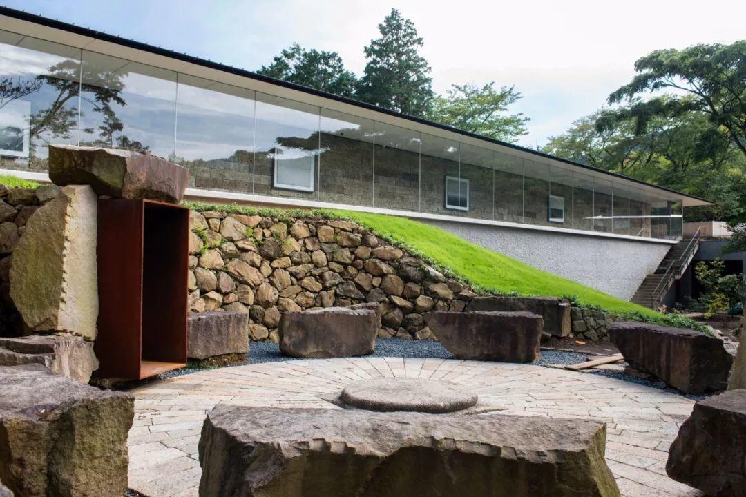 攝影大師杉本博司竟然在海邊建了一座天文台！