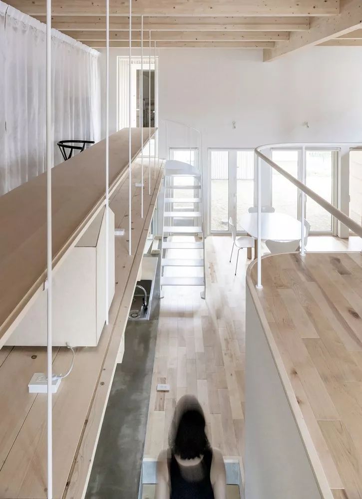 屋簷下，內外間北海道私人住宅╱五十嵐淳建築設計