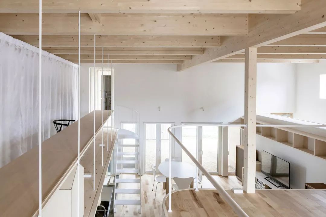 屋簷下，內外間北海道私人住宅╱五十嵐淳建築設計