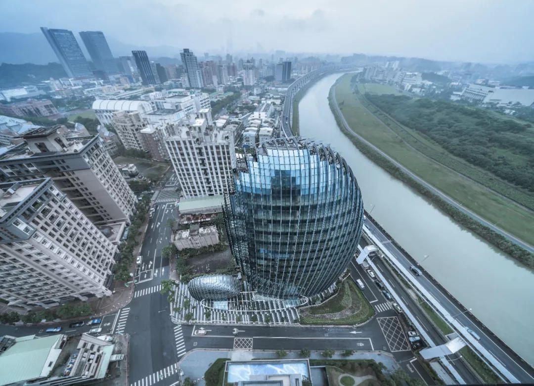Aedas 新作『台北砳建築』，在『鵝卵石』體量中實現綠色節能辦公