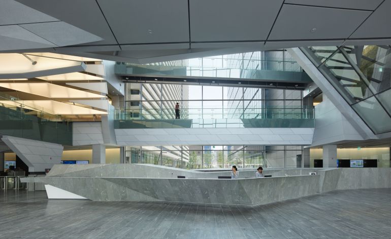 Morphosis Architects的Kolon One＆Only Tower：最近完成的The Kolon Group園區為合作和創新提供了空間。Photography : Roland Halbe