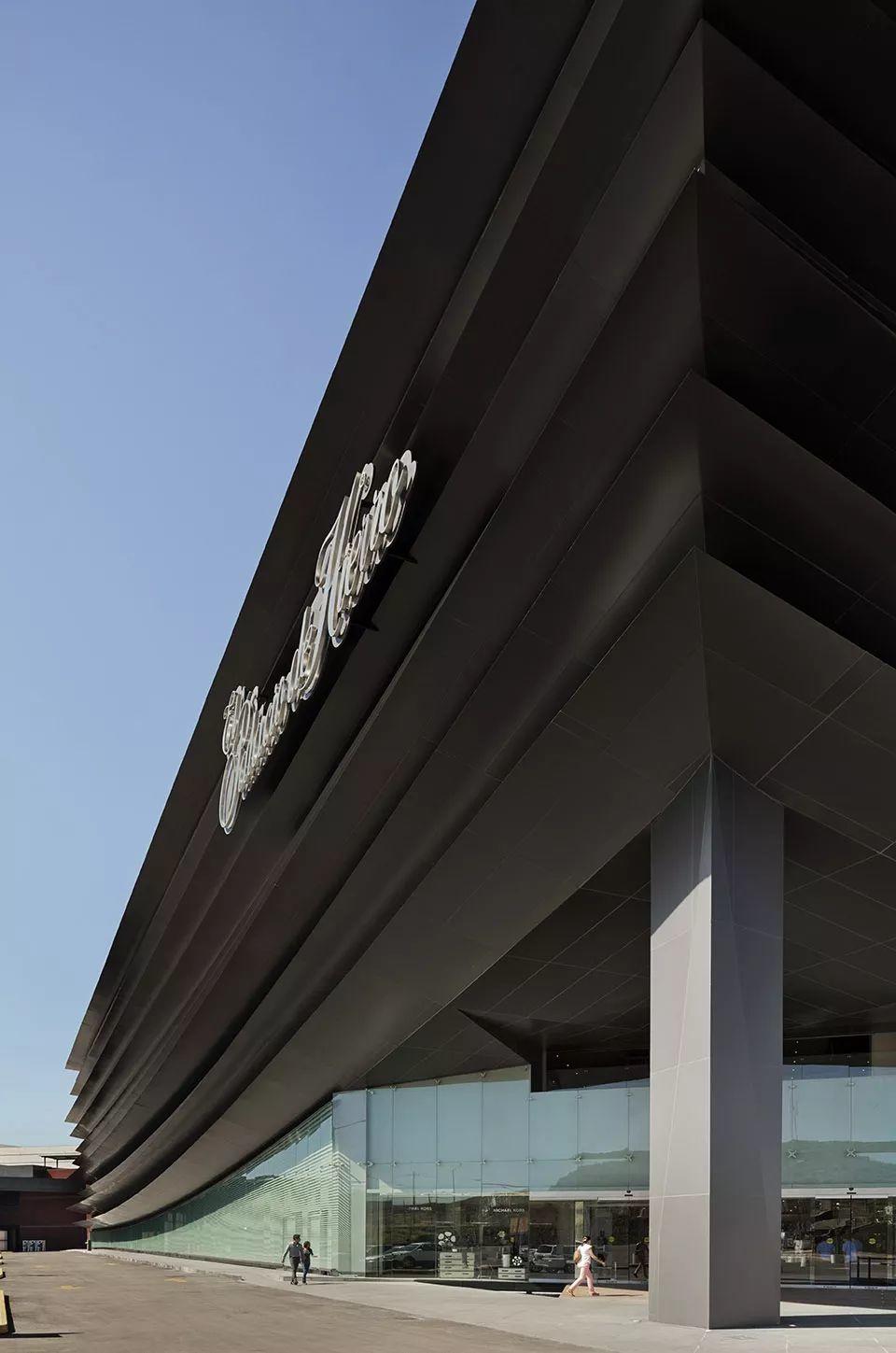 墨西哥Palacio de Hierro商場立面改造