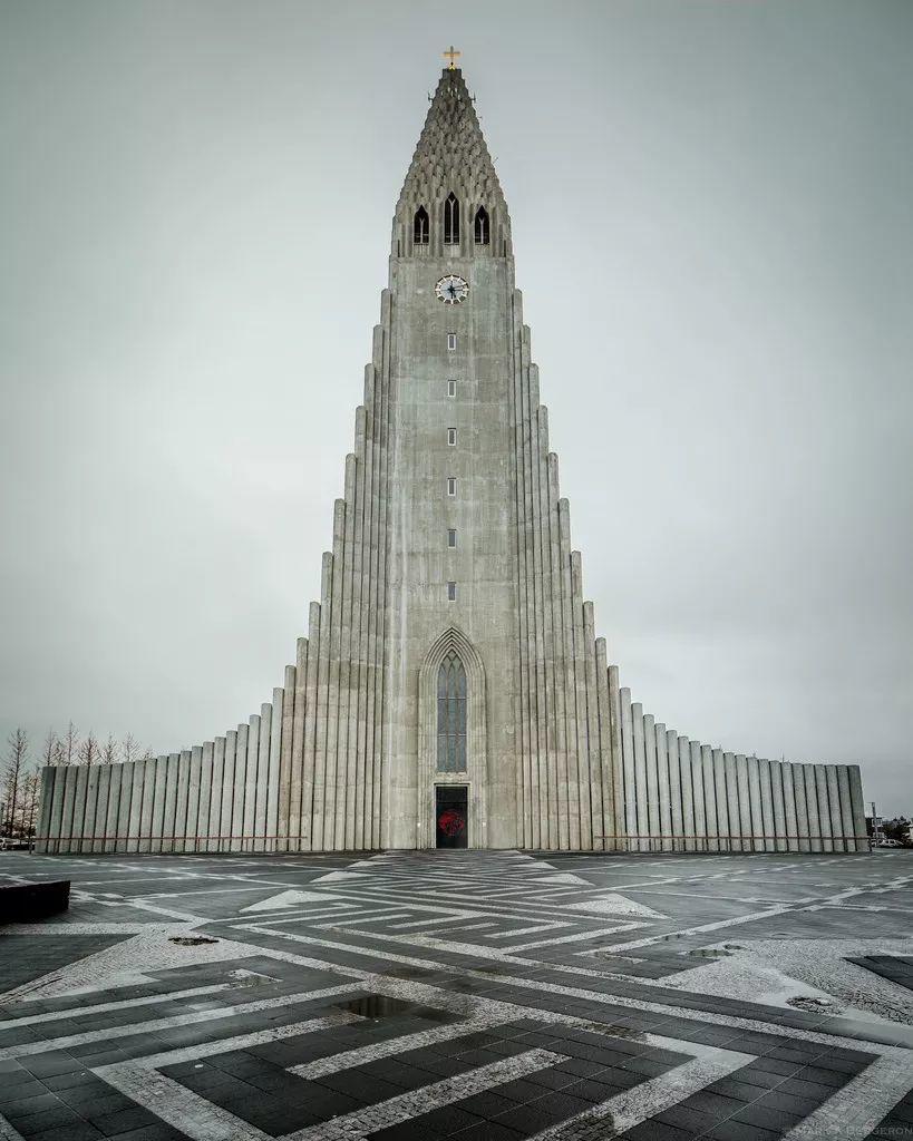 哈爾格林姆教堂（Hallgrímskirkja）是雷克雅維克的一座路德教派教堂，高73米，是冰島最大的教堂
