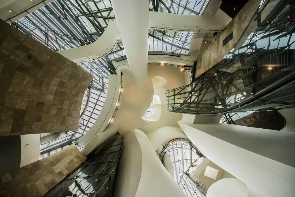 建築大師Frank Gehry的90歲,「我會開飛機了」 畢爾包古根漢美術館內部