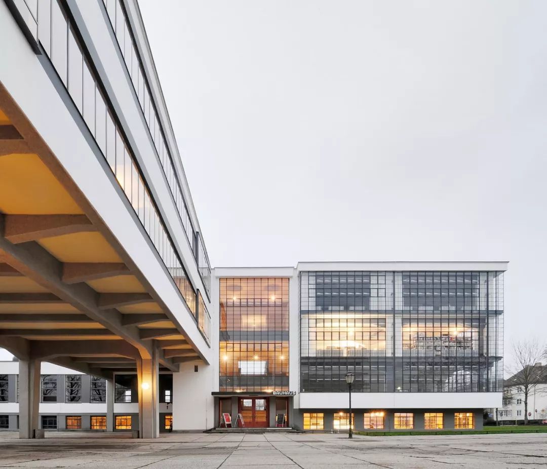 德國包浩斯校舍 The Bauhaus building in Dessau╱Walter Gropius