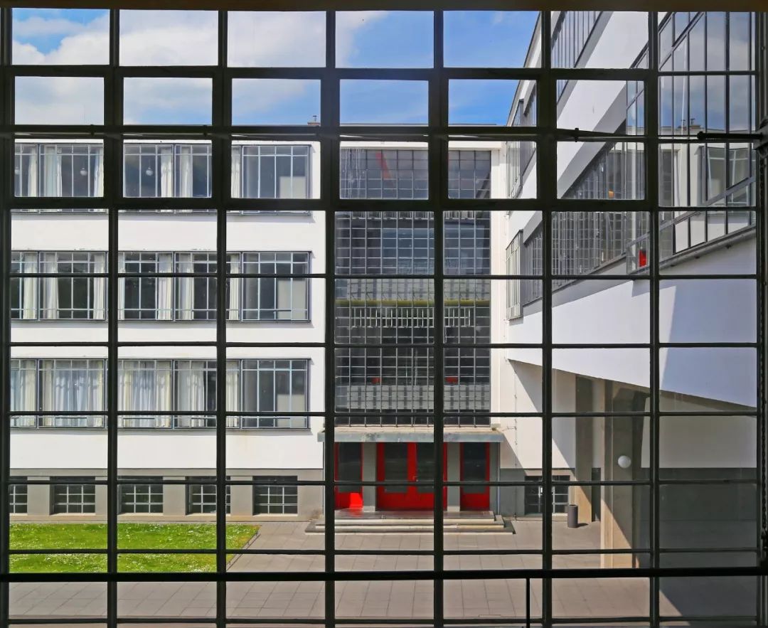德國包浩斯校舍 The Bauhaus building in Dessau╱Walter Gropius