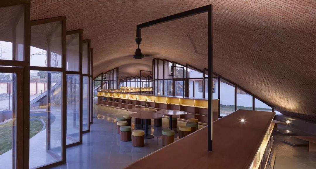 印度磚拱學校圖書館 磚造建築／Sameep Padora & Associates
