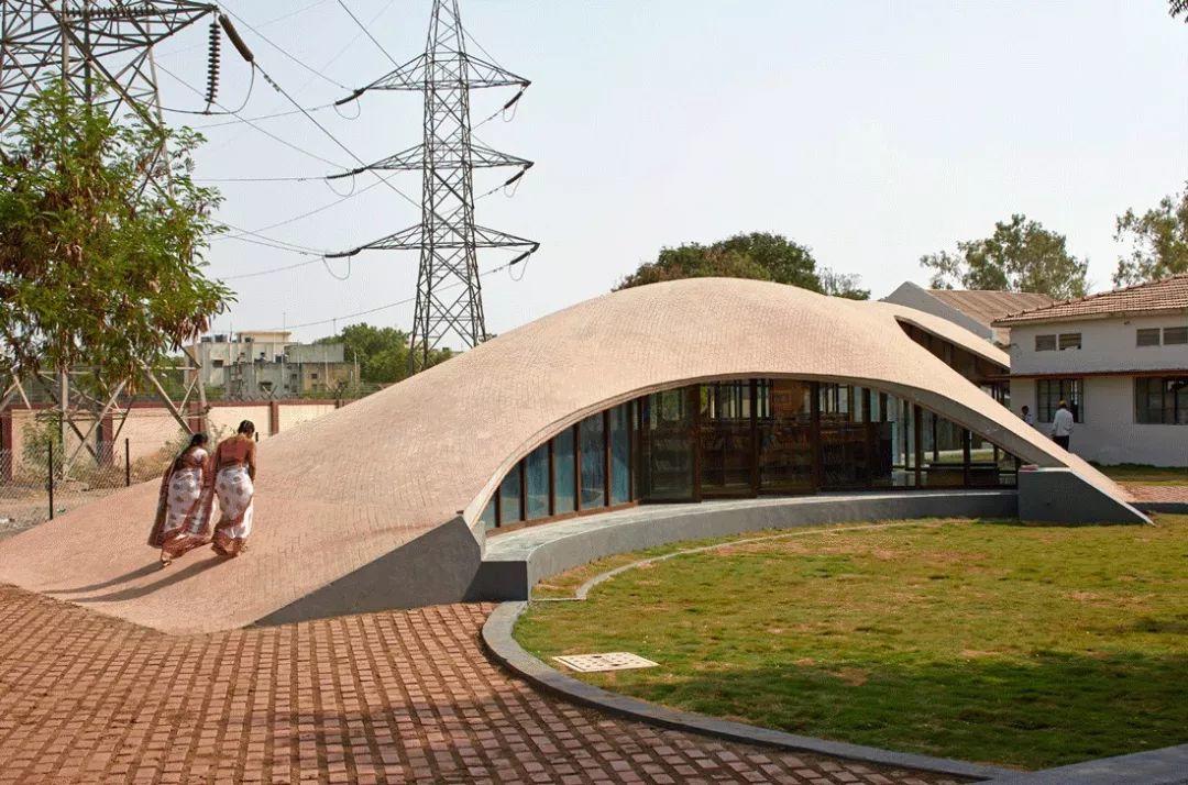印度磚拱學校圖書館 磚造建築／Sameep Padora & Associates