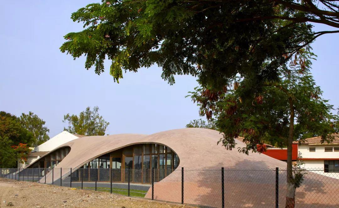 印度磚拱學校圖書館 磚造建築／Sameep Padora & Associates