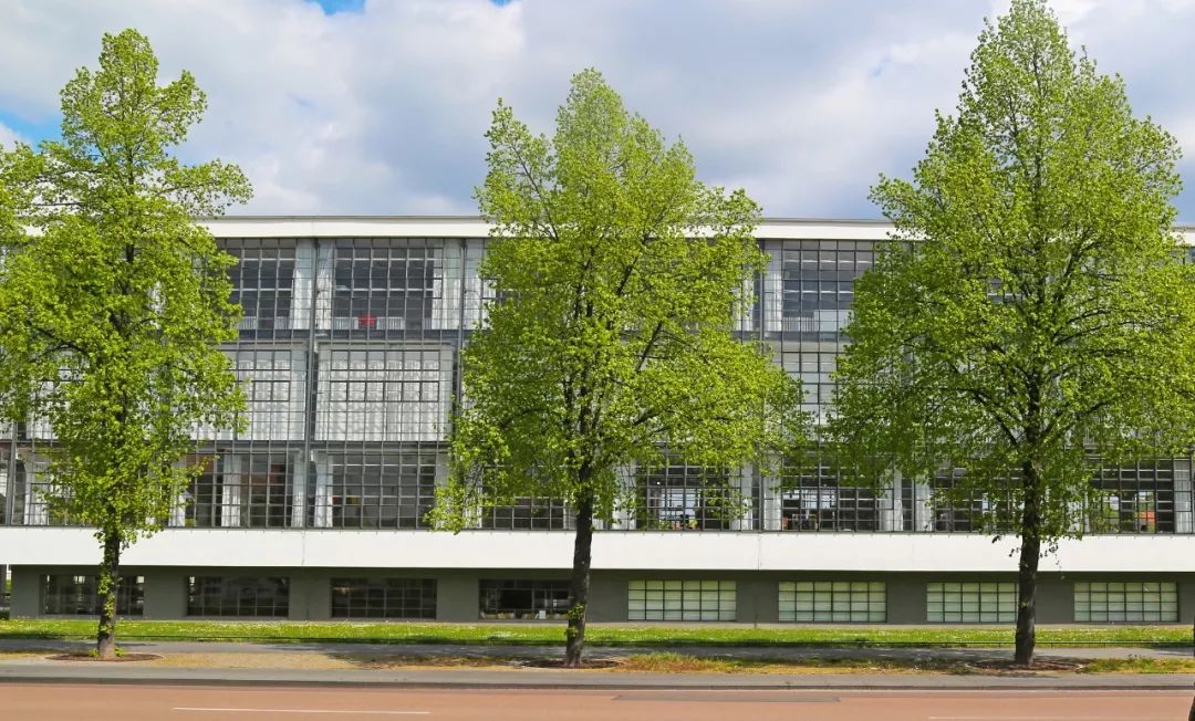 德國包浩斯校舍 The Bauhaus building in Dessau╱Walter Gropius