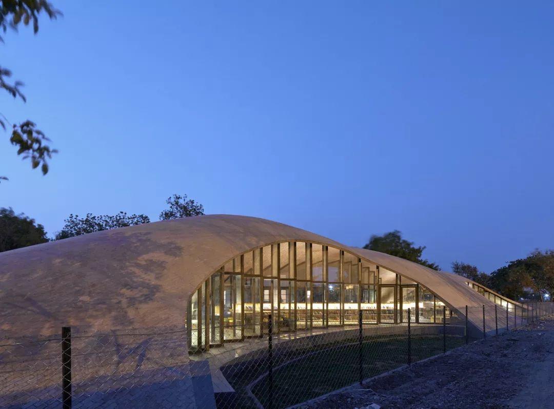 印度磚拱學校圖書館 磚造建築／Sameep Padora & Associates