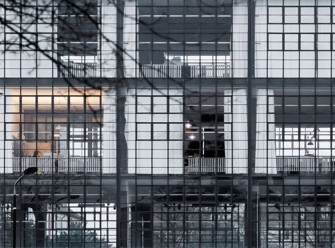 德國包浩斯校舍 The Bauhaus building in Dessau╱Walter Gropius